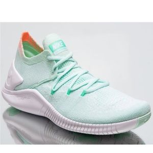 NIKE Free Run Flyknit